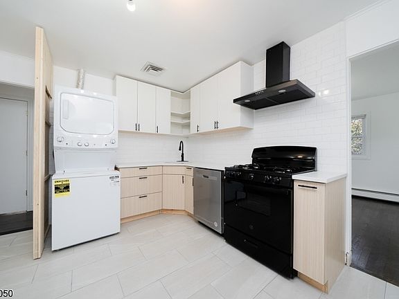 5th image of 3 Diane Ct Floor 2