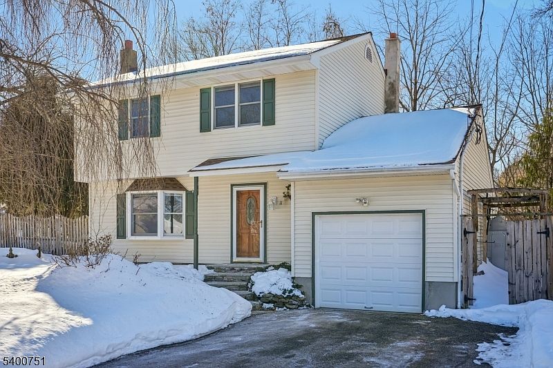 1st image of 11 Cedar St