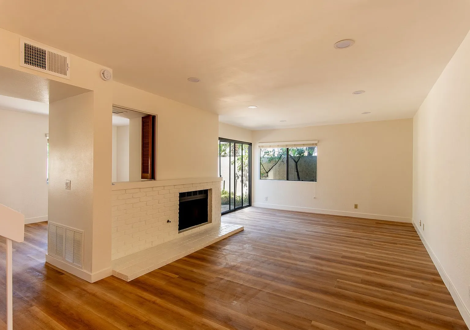 4 Bedroom 2.5 Bathroom Townhome Available For Rent In UTC! — Photo 3