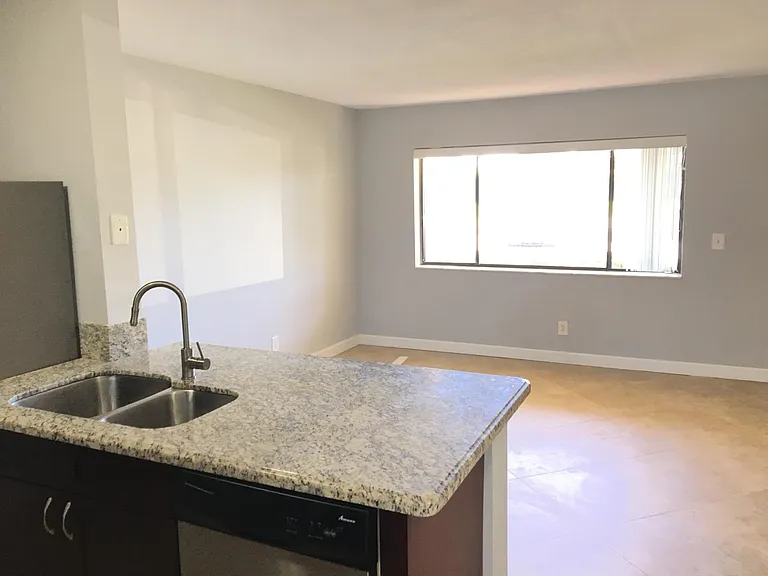 1603 Meadows Cir W — Photo 3