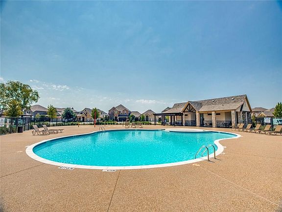 5th image of 5108 McClellan Dr