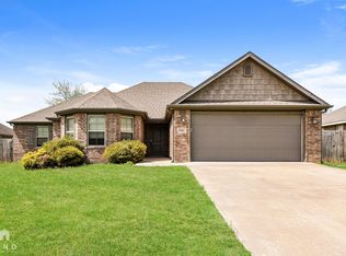 431 Carlson St, Centerton, AR 72719