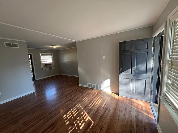 3rd image of 4742 Violet Ave #1