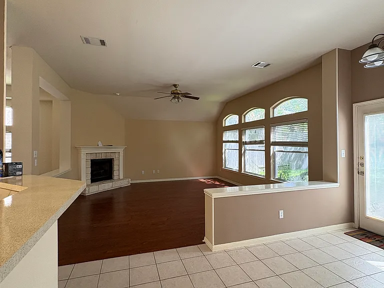 207 Kettleman Ln N — Photo 15
