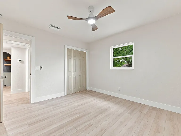 1161 Howard St — Photo 25