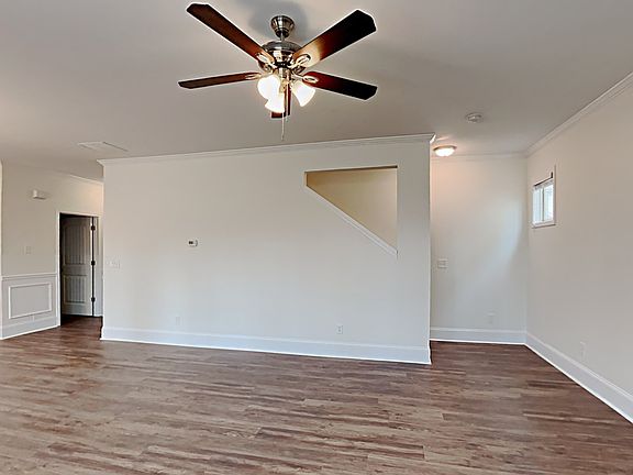 5th image of 826 Westmoreland Ln