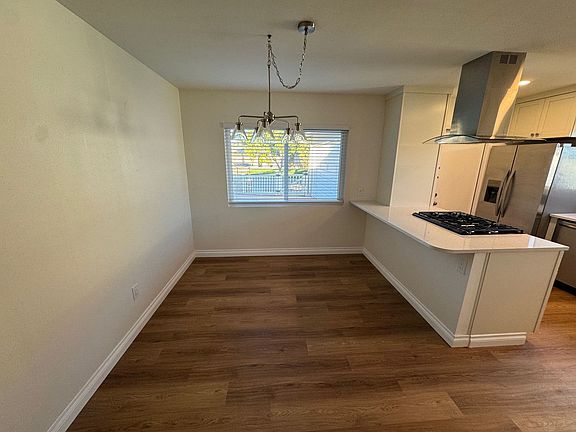 3rd image of 917 Myra Ave