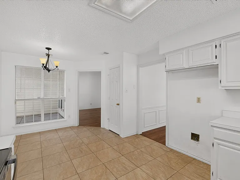 1426 Mapleview Dr — Photo 10