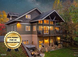 415 Matterhorn Dr, Gatlinburg, TN 37738