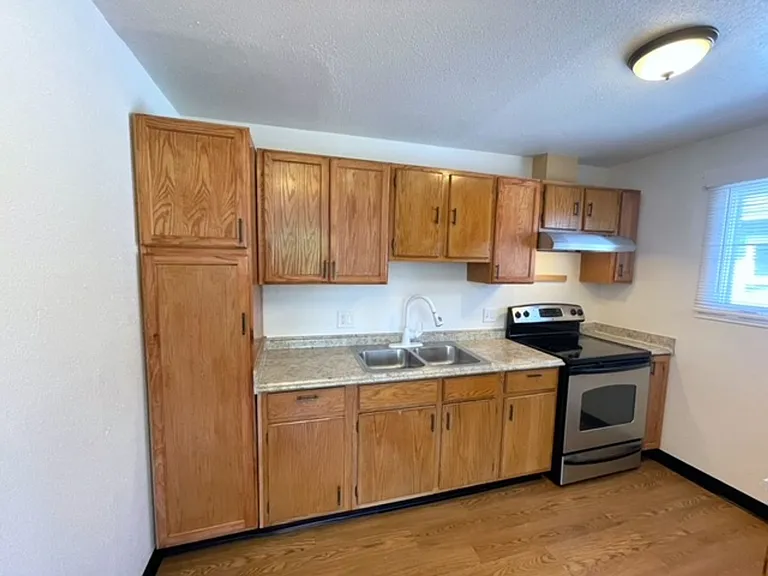 541 Irwin St — Photo 10