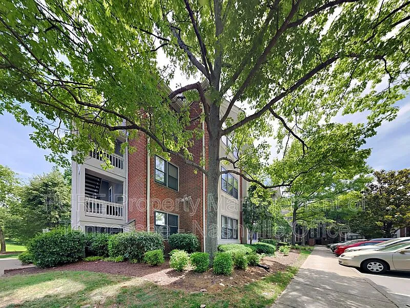 702 Arkland Pl