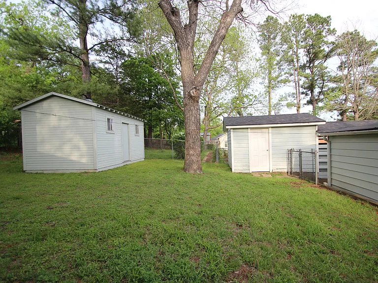 1415 W Crawford St — Photo 28