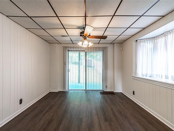 5th image of 325 Parkfield St