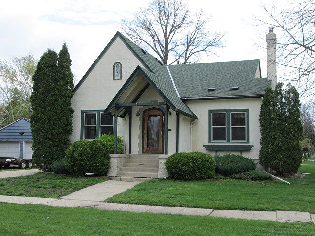 1st image of 821 4th St S