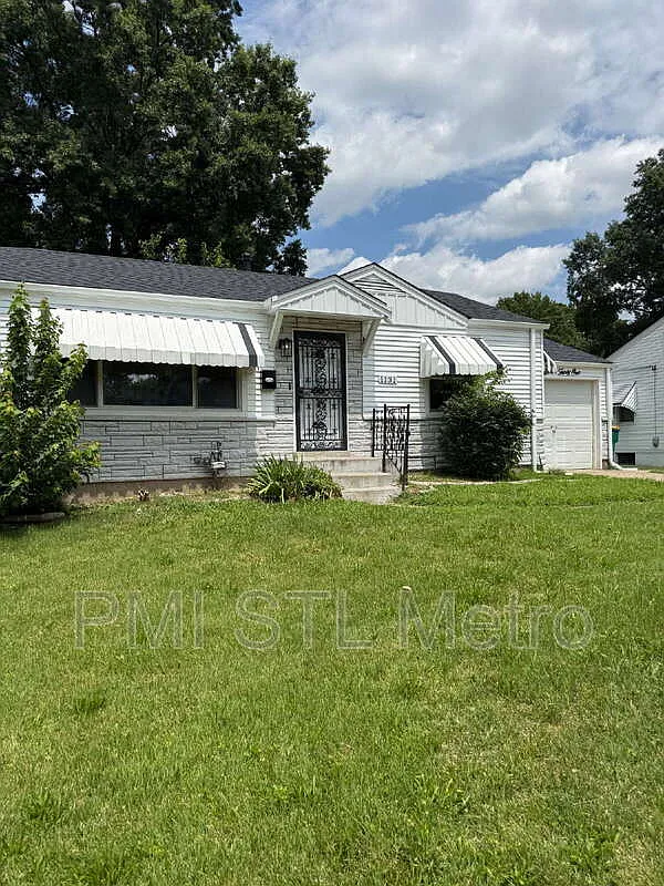 2 bed, 1.0 bath, 1008 sqft, $1,199 — Photo 1