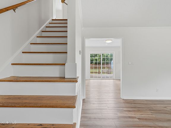 3rd image of 118 Lionel Avenue