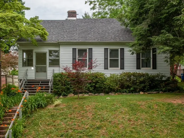 16 Enka Orchard St, Candler, NC 28715