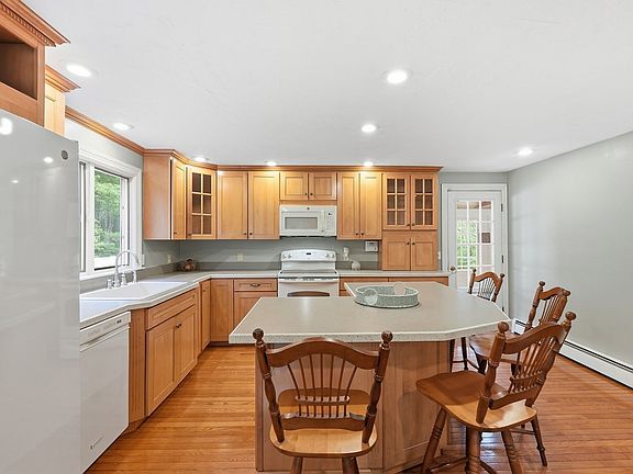 4th image of 25 Coal Kiln Rd