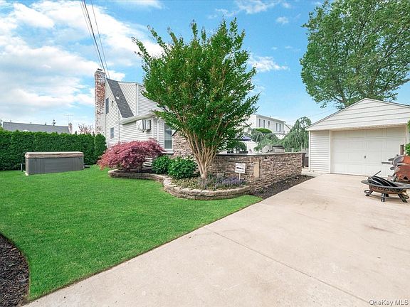 3rd image of 56 Columbine Avenue