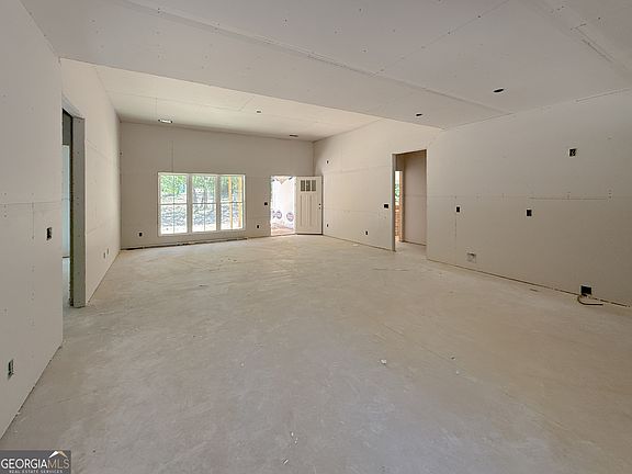 4th image of 375 Canoochee Dr