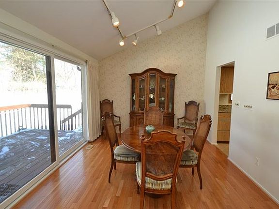 5th image of 3900 Waldenwood Dr