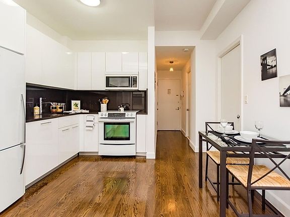 3rd image of 212 W 91st St APT 1025