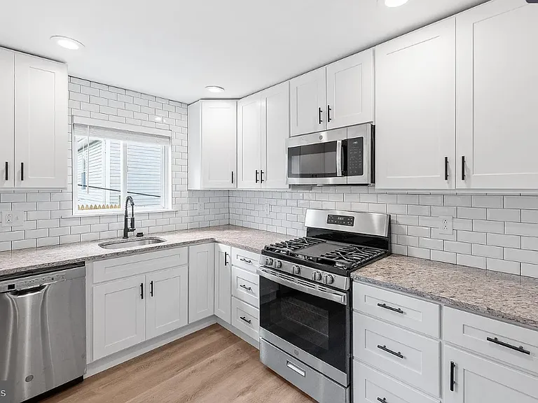 4578 Mitchell St — Photo 8