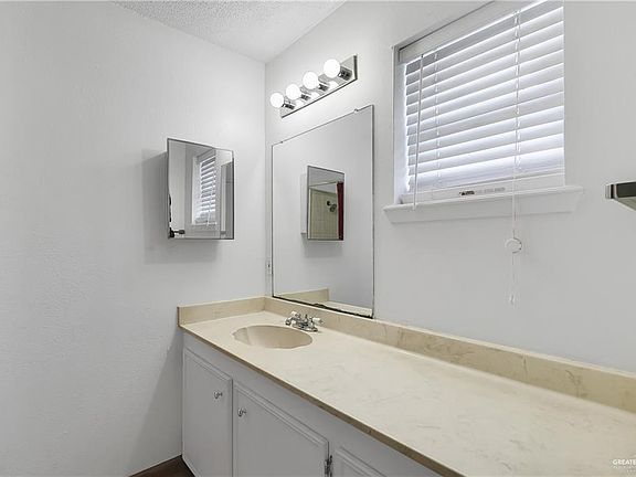 5th image of 1001 N 15th St