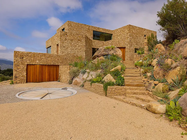 2211 McNell Rd — Photo 3