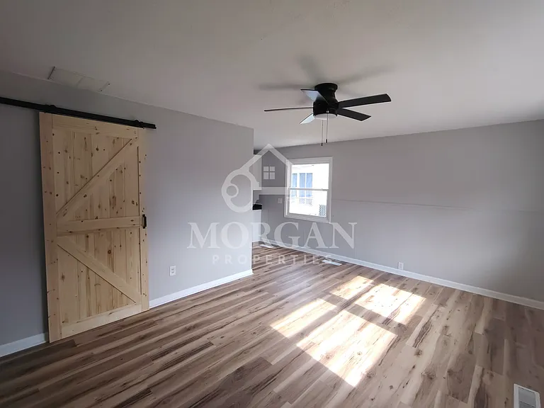 2717 Crystal St — Photo 2