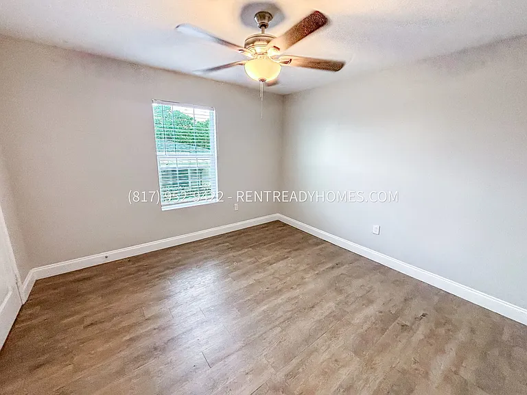 2312 Cass St — Photo 6