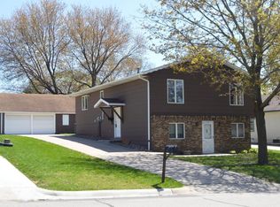 325 5th St SW, Plainview, MN 55964