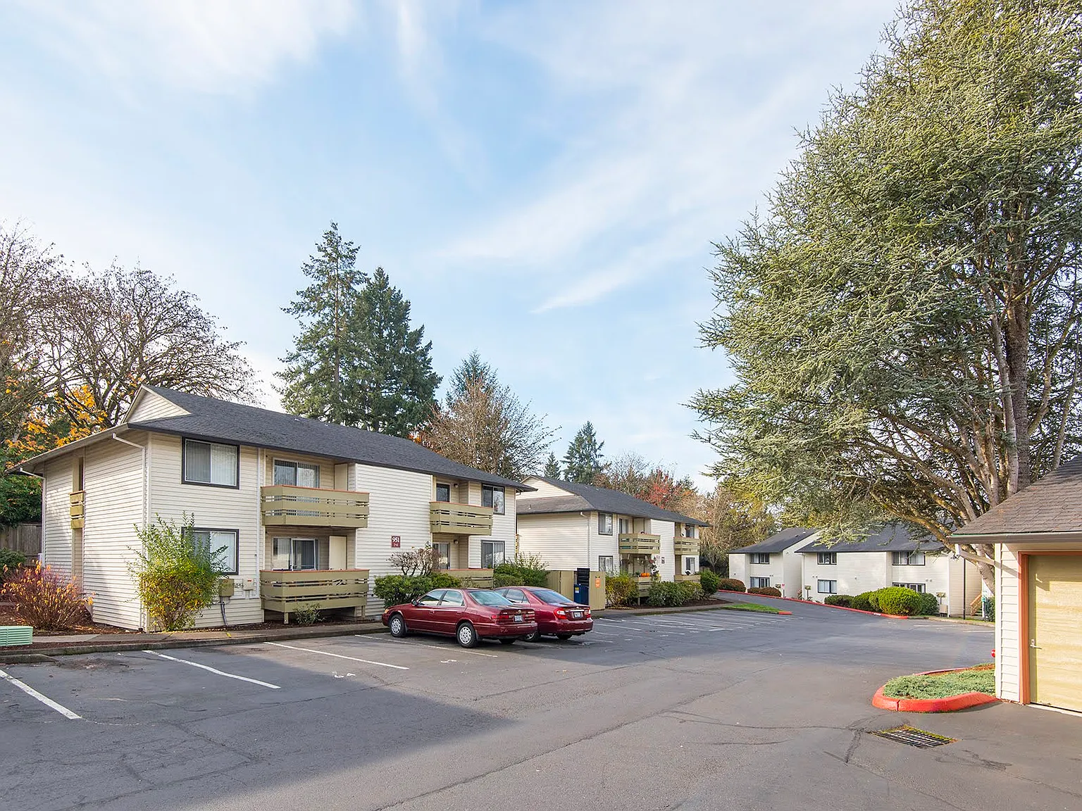 Willow Creek Apartments — Photo 4