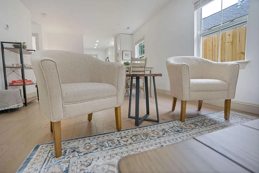 2 bed, 944 sqft, $2,000 — Photo 4