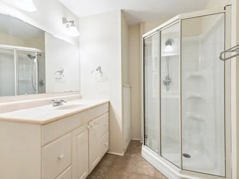 75 Sunnyside Dr — Photo 12