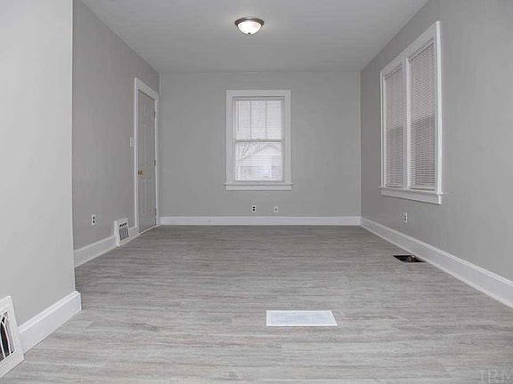 4th image of 1636 E Indiana St
