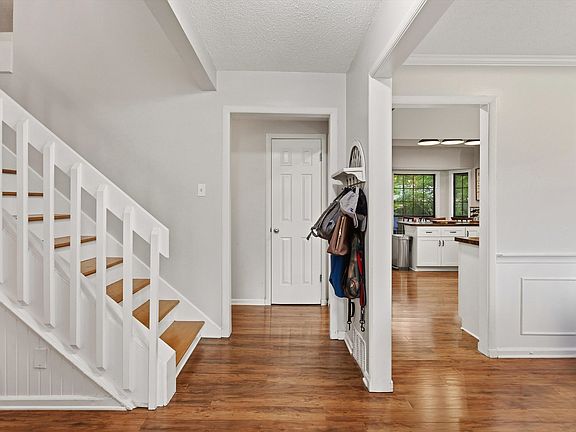 5th image of 8274 Chippingham Dr