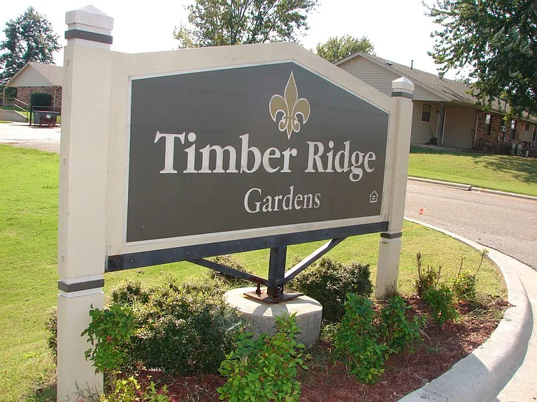 306 S Timberridge Dr — Photo 5