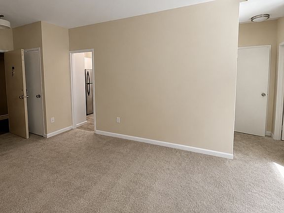 5th image of 1021 Arlington Blvd #2