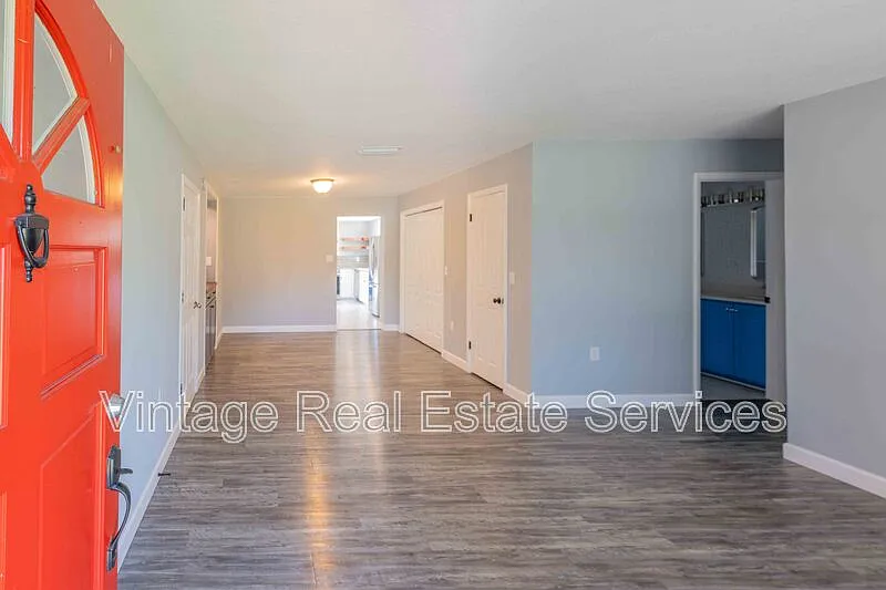 3 bed, 2.0 bath, 1190 sqft, $2,195 — Photo 3