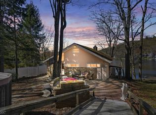 6 Oneida Ave, Hopatcong Boro, NJ 07843