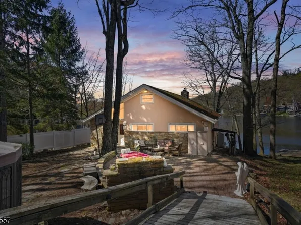 6 Oneida Ave, Hopatcong Boro, NJ 07843