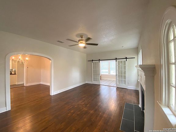 4th image of 2051 W MAGNOLIA AVE