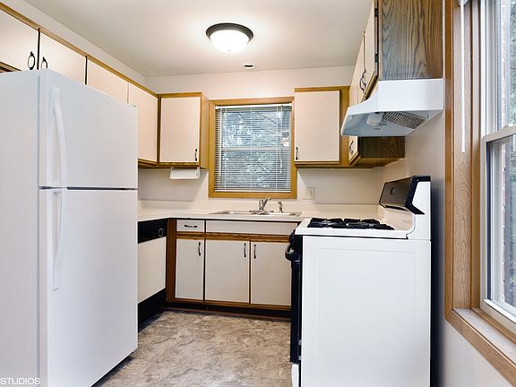 3rd image of 1525 Raymond Dr APT 102