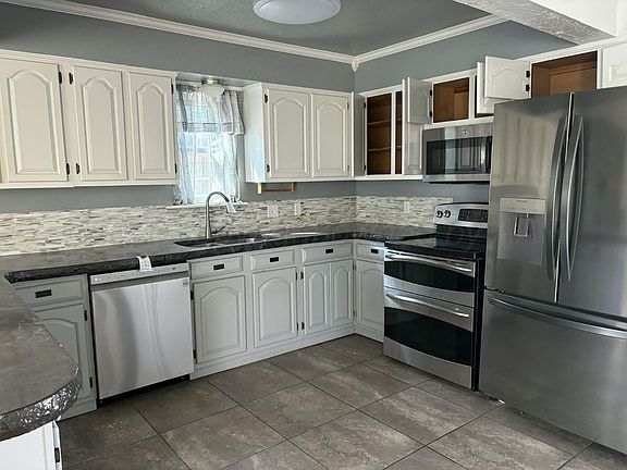 4th image of 13 Glenbrook Dr