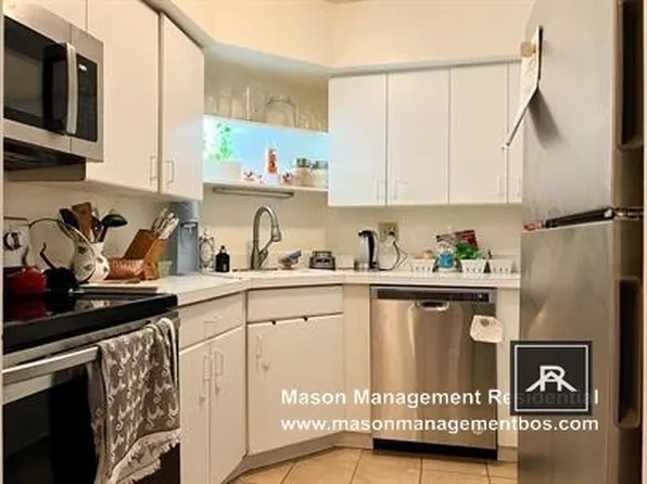 127 Pleasant St Unit 106, Brookline, MA 02446