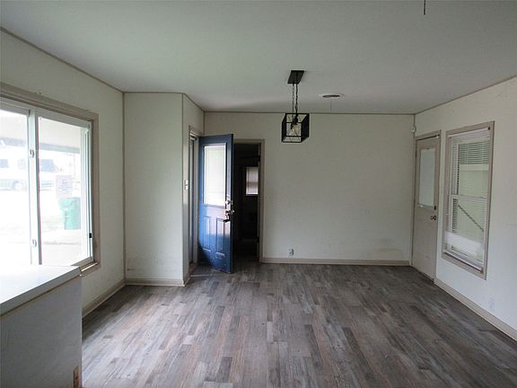 5th image of 218 N Pearl St