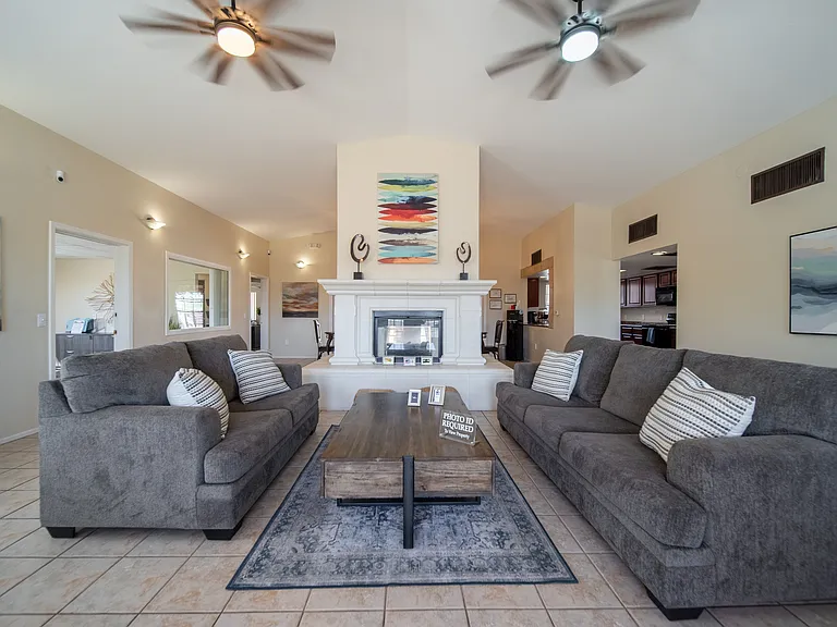 Pusch Ridge Apartments — Photo 9