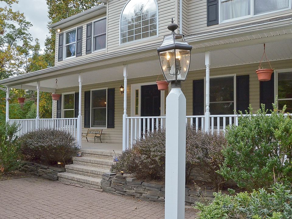 2nd image of 11 Ridge St