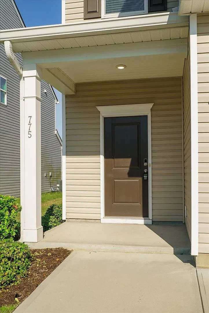 Welcome Home to Clairbourne Estates Looking for a HOME and not an apartment? — Photo 4